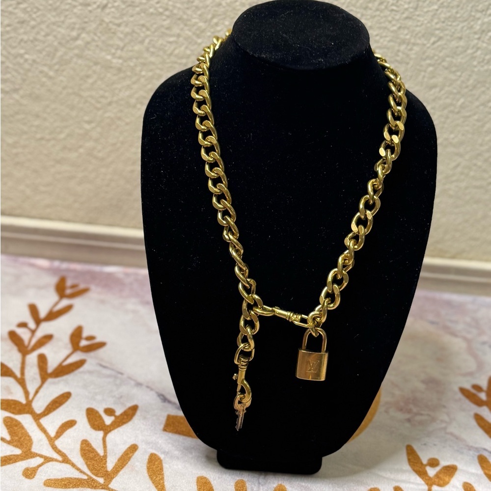 Authentic LV Padlock and Key Necklace with Stylish Chain – Vintage Luxury #309